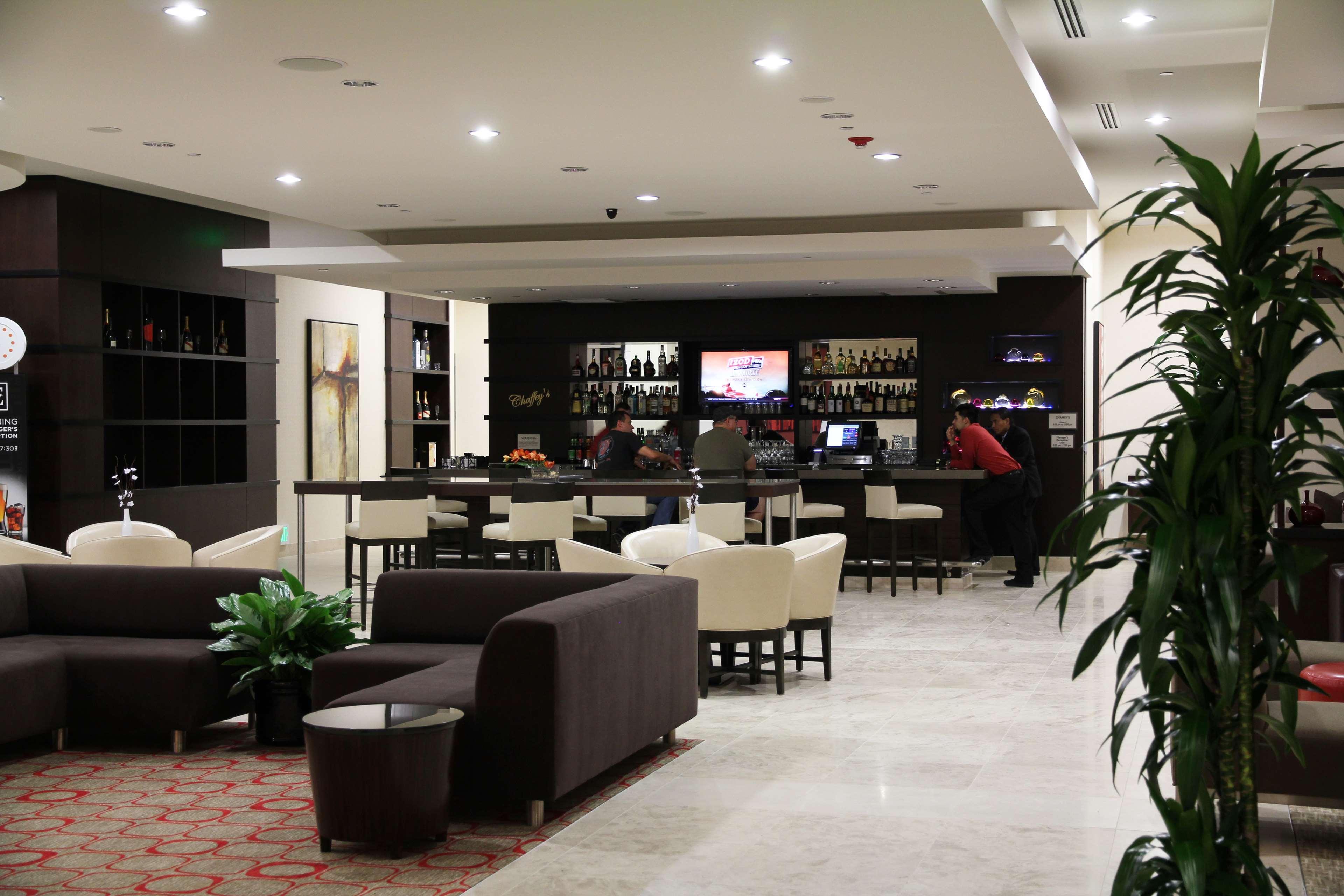 Embassy Suites Ontario - Airport Beltér fotó