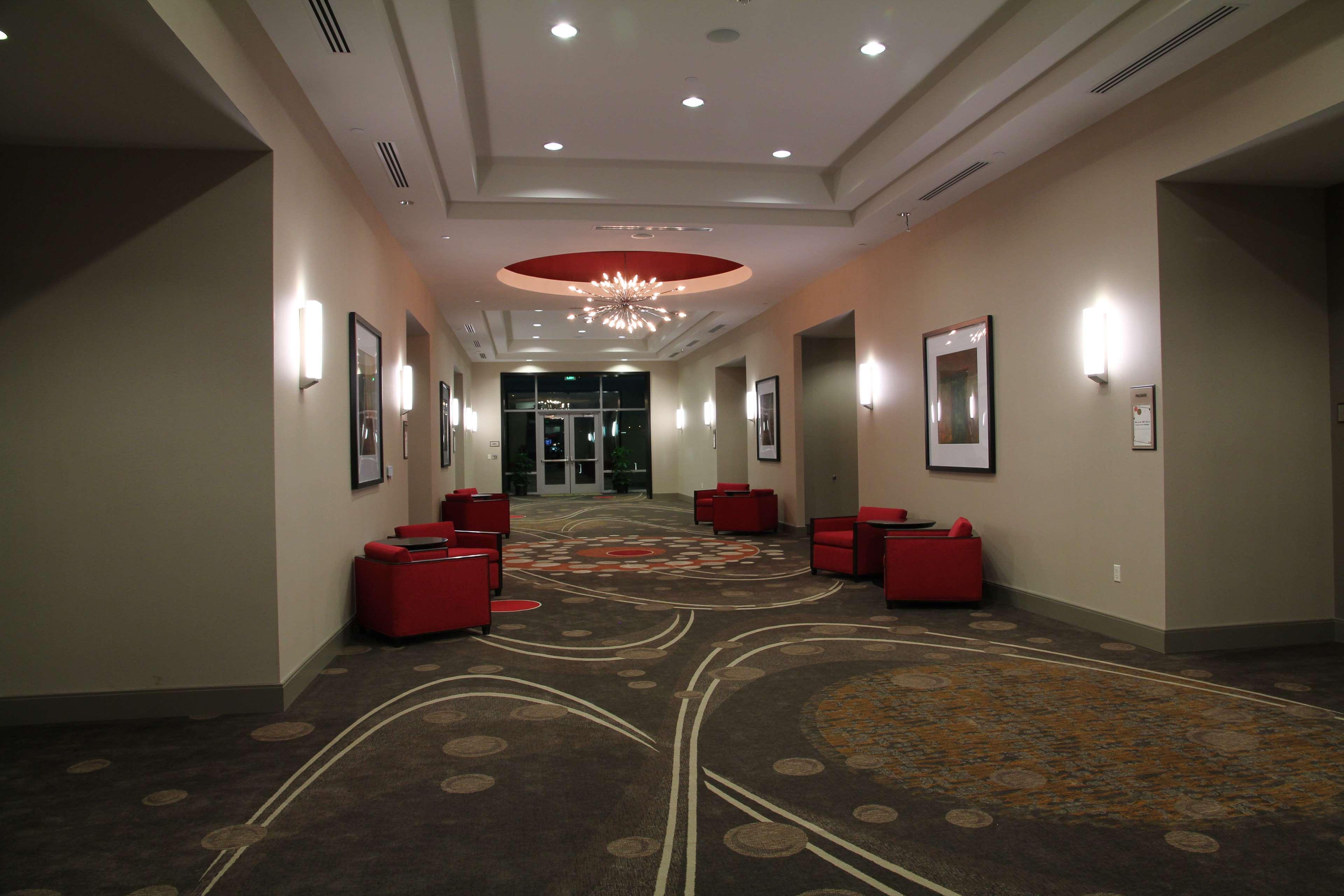 Embassy Suites Ontario - Airport Beltér fotó